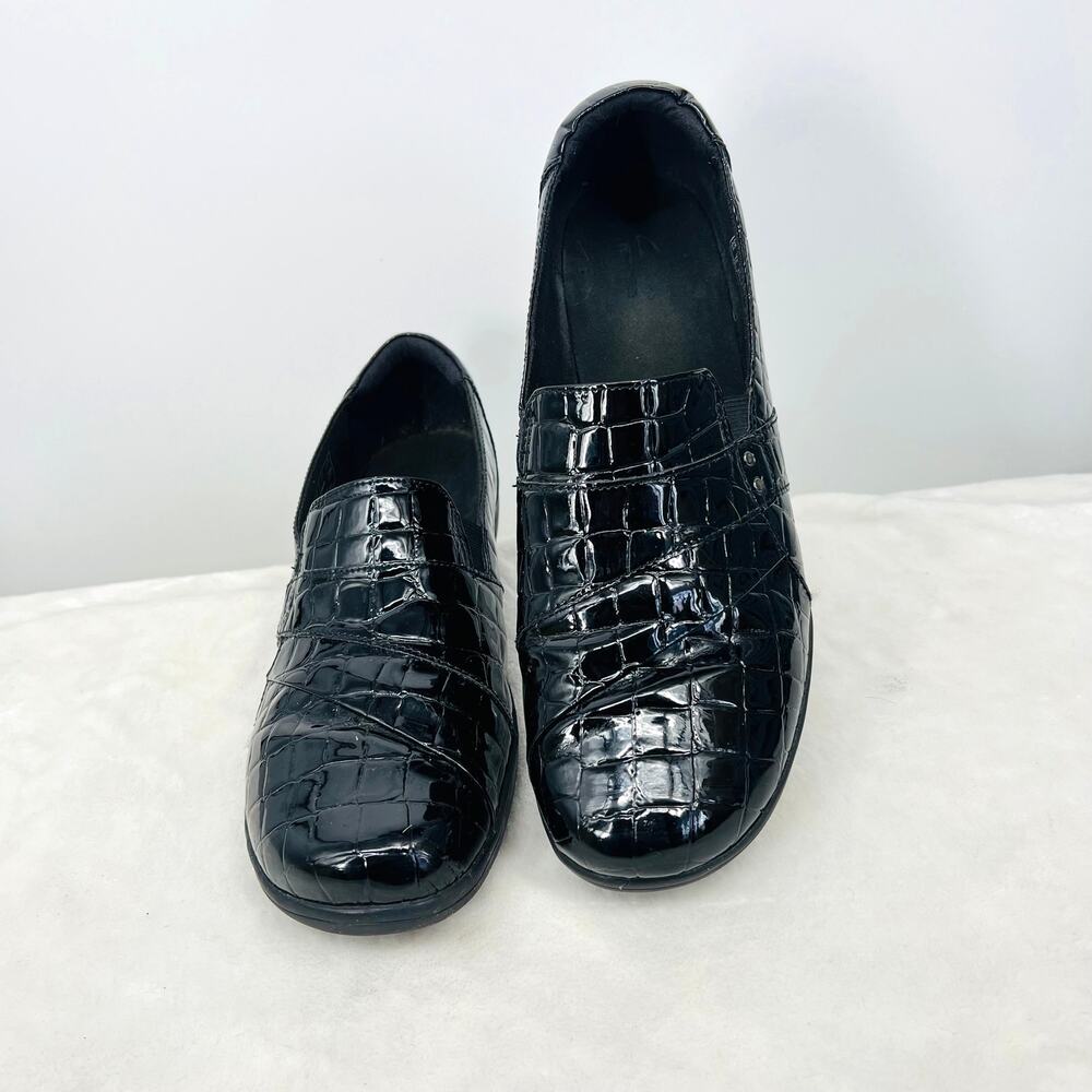 CLARKS May Marigold Slip-on Loafers Black Crock Embossed 11 Wide Comfort Sole